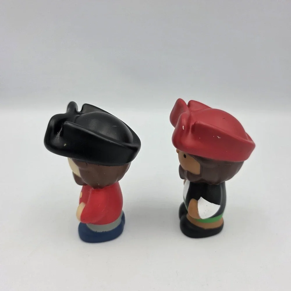 2~Little Tikes Pirate Boys w/ Eyepatches Black & Red Hats Brown & White Figures - Picture 4 of 5